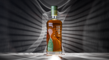 221011 - Cu Bocan - Creation 5 - Bottle with caustics.png